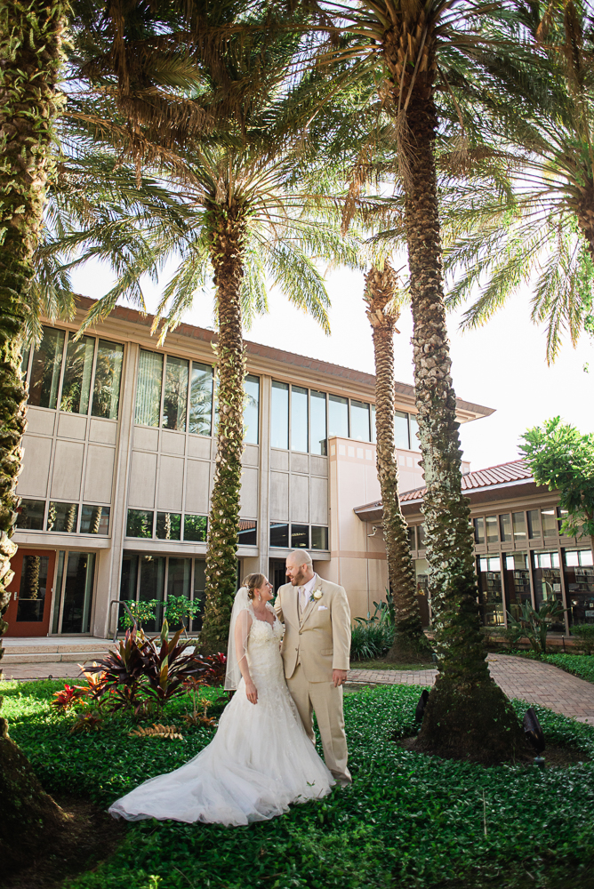 Tampa Wedding Photographer | www.Joyelan.com | Poynter Institute wedding St. Petersburg Florida