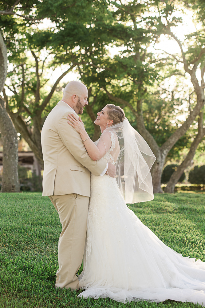 Tampa Wedding Photographer | www.Joyelan.com | Poynter Institute wedding St. Petersburg Florida